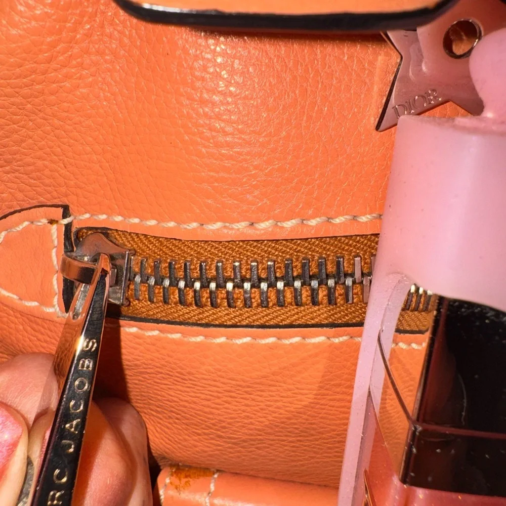 Marc Jacobs Classic Peach Leather Shoulder Bag - Picture 3 of 14